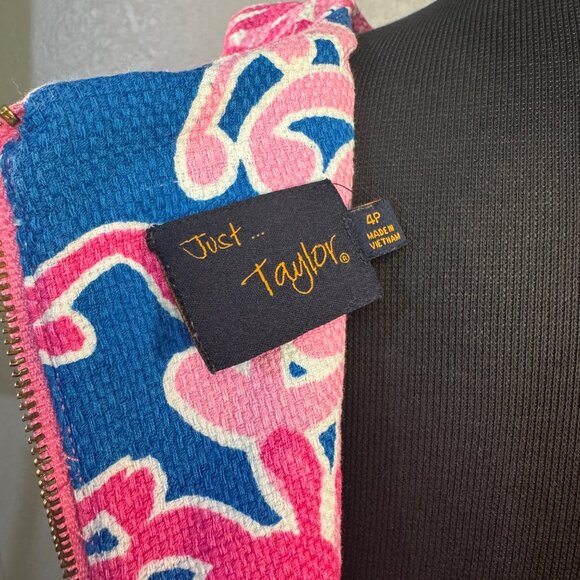 Just Taylor Size 4P Sleeveless Pink & Blue Floral Textured Shift Dress - Picture 4 of 14